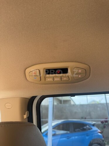 Kia Carnival-9