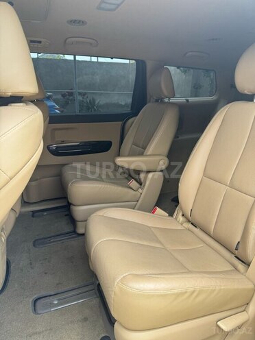 Kia Carnival-11