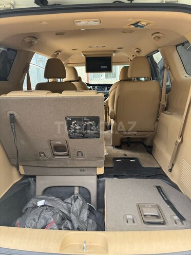 Kia Carnival-15