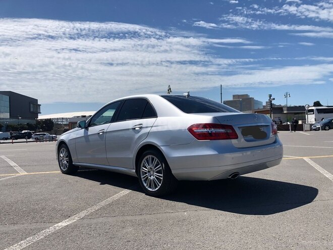 Mercedes E 200-11