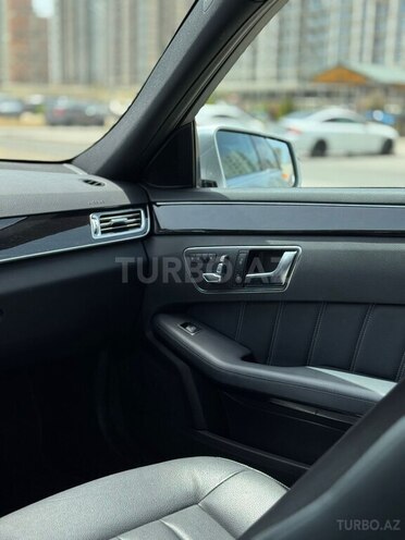 Mercedes E 220-13