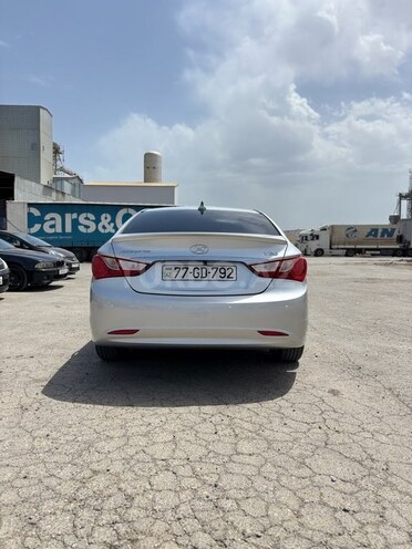 Hyundai Sonata-13