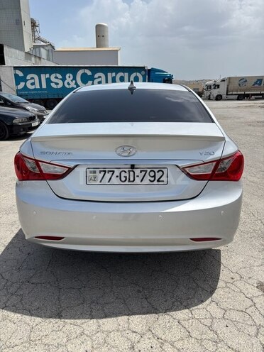 Hyundai Sonata-16