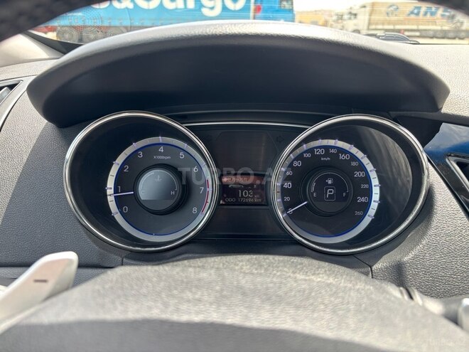 Hyundai Sonata-19