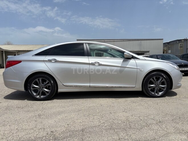 Hyundai Sonata-15