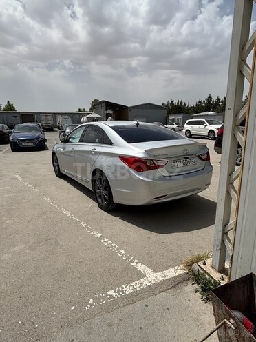 Hyundai Sonata-14