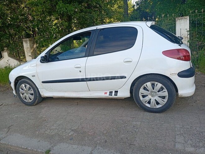 Peugeot 206 2005, 25,640 km - 1.4 l - Bakı