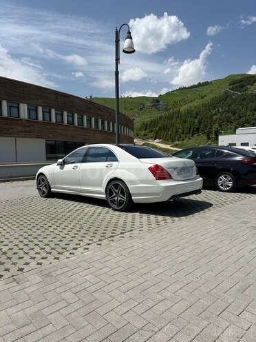 Mercedes S 500 2008, 280,000 km - 5.5 л - Qusar