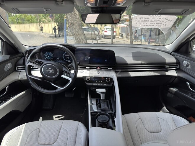 Hyundai Elantra-3