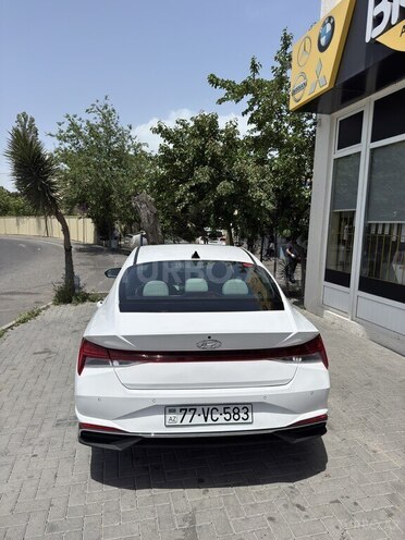 Hyundai Elantra-2