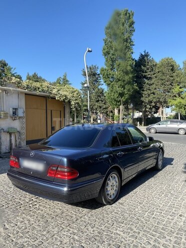 Mercedes E 220 1999, 305,900 km - 2.2 л - Bakı