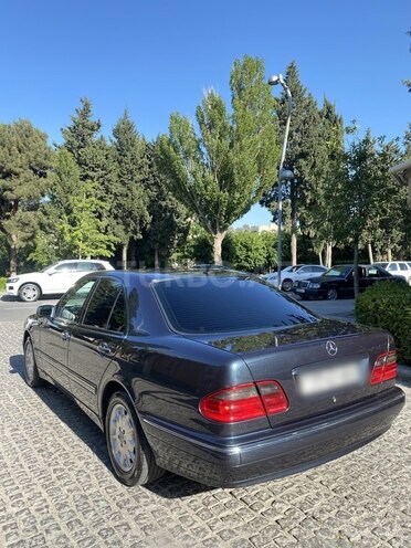 Mercedes E 220 1999, 305,900 km - 2.2 л - Bakı