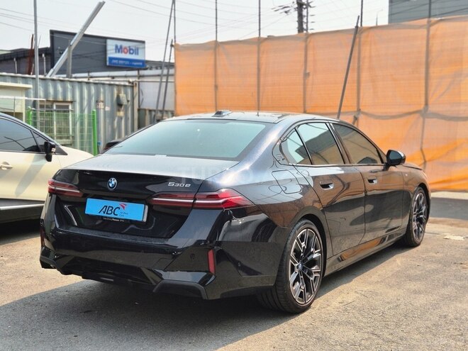 BMW 530e-6