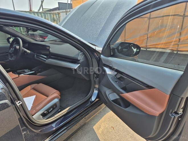 BMW 530e-15