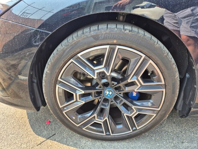 BMW 530e-10