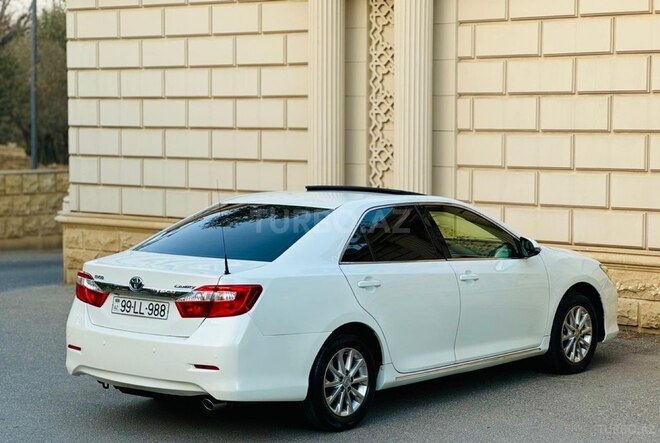 Toyota Camry-13