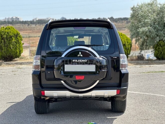 Mitsubishi Pajero-7