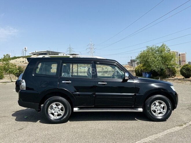 Mitsubishi Pajero-5