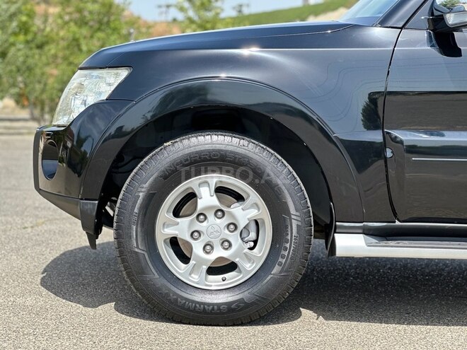 Mitsubishi Pajero-4