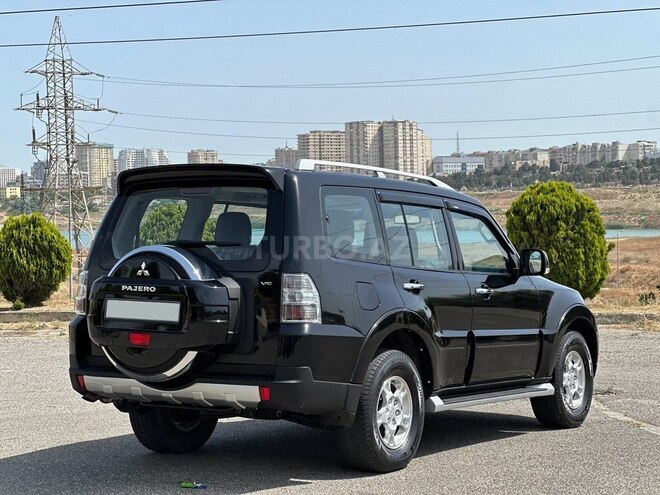 Mitsubishi Pajero-8
