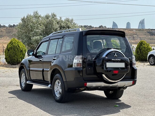 Mitsubishi Pajero-6