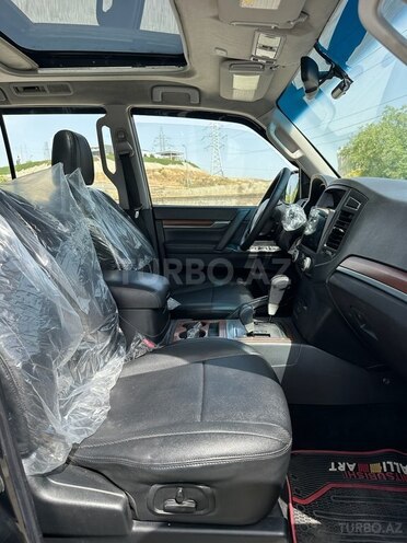 Mitsubishi Pajero-9