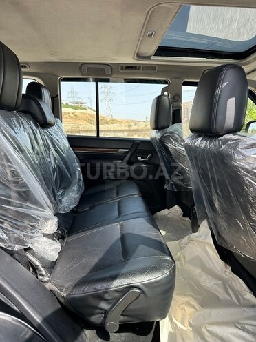 Mitsubishi Pajero-10