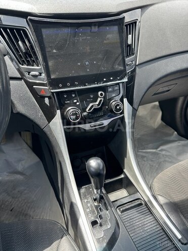 Hyundai Sonata-12