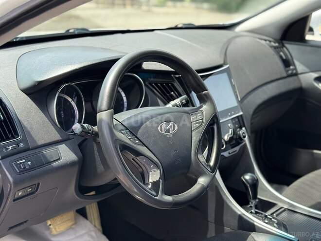 Hyundai Sonata-13