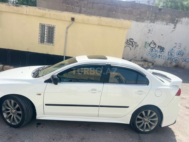 Mitsubishi Lancer 2010, 200,000 km - 2.0 l - Bakı