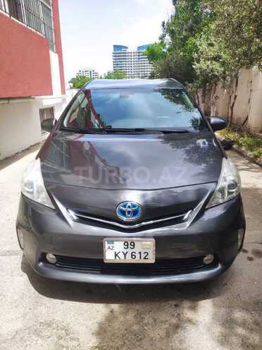 Toyota Prius V-1