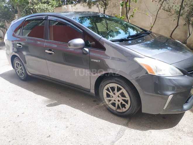 Toyota Prius V-4