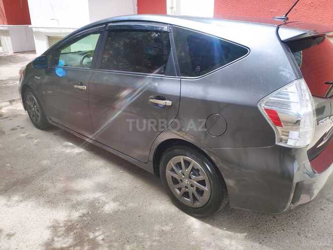Toyota Prius V-5