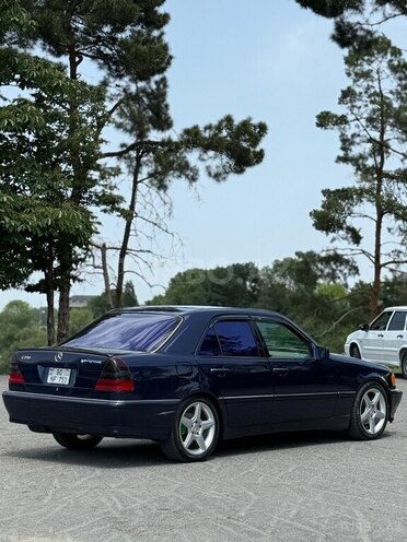 Mercedes C 230 2000, 325,000 km - 2.3 l - Quba