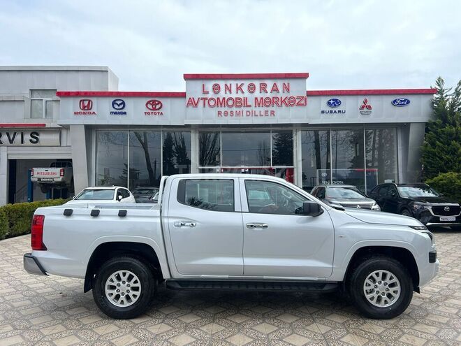 Mitsubishi L200-9