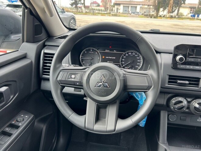 Mitsubishi L200-15