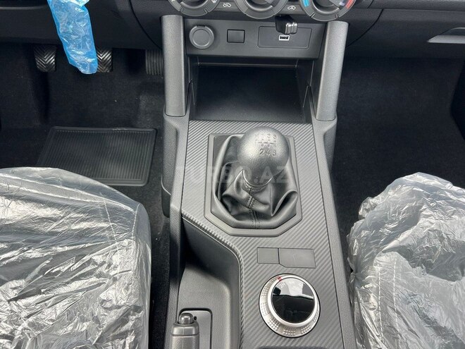 Mitsubishi L200-17