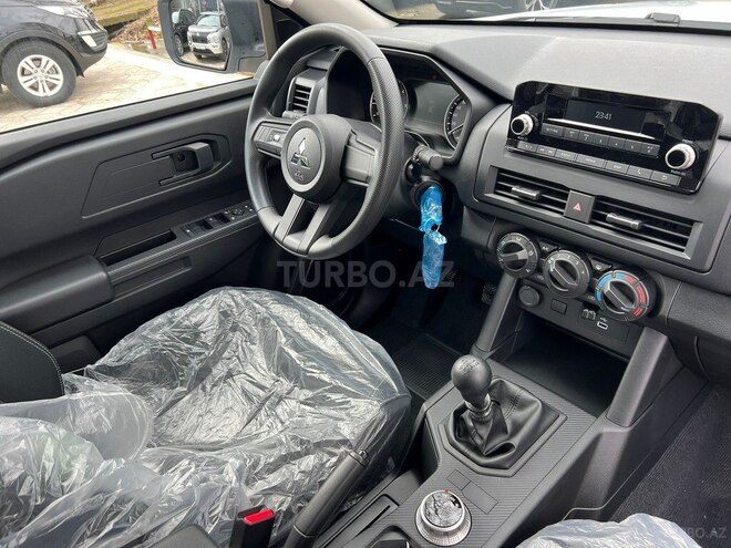 Mitsubishi L200-19