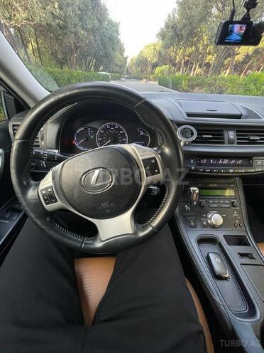 Lexus CT 200h-11