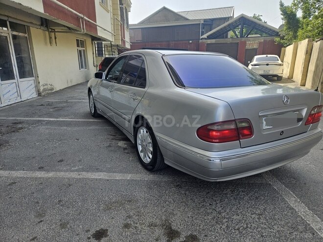 Mercedes E 240 2000, 209,000 km - 2.6 l - Bakı