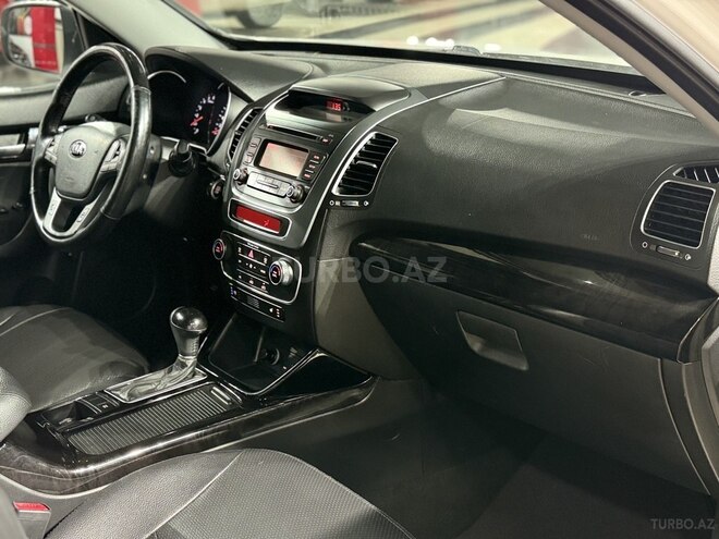 Kia Sorento-16