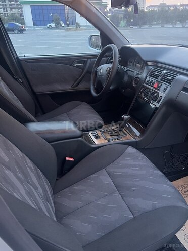 Mercedes E 270 2000, 390,000 km - 2.7 l - Sumqayıt
