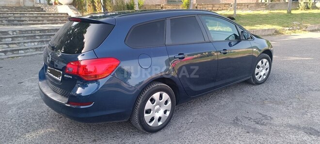 Opel Astra 2012, 220,000 km - 1.4 l - Şəki