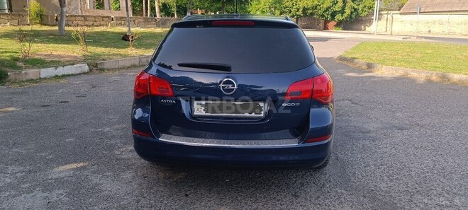 Opel Astra 2012, 220,000 km - 1.4 l - Şəki