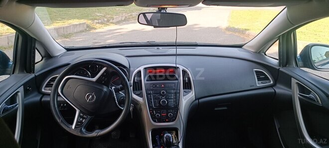 Opel Astra 2012, 220,000 km - 1.4 l - Şəki