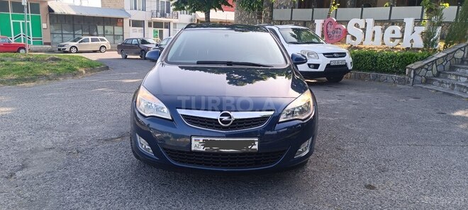 Opel Astra 2012, 220,000 km - 1.4 l - Şəki