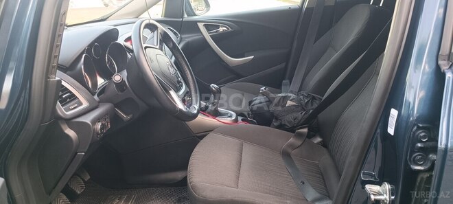 Opel Astra 2012, 220,000 km - 1.4 l - Şəki