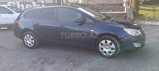 Opel Astra 2012, 220,000 km - 1.4 l - Şəki