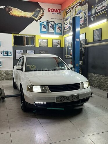Volkswagen Passat 1999, 285,000 km - 1.6 l - Bakı