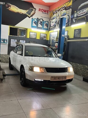 Volkswagen Passat 1999, 285,000 km - 1.6 l - Bakı